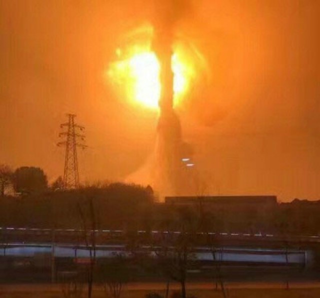 安徽銅陵恒興化工廠爆炸：據(jù)調查系儲油罐爆炸引起